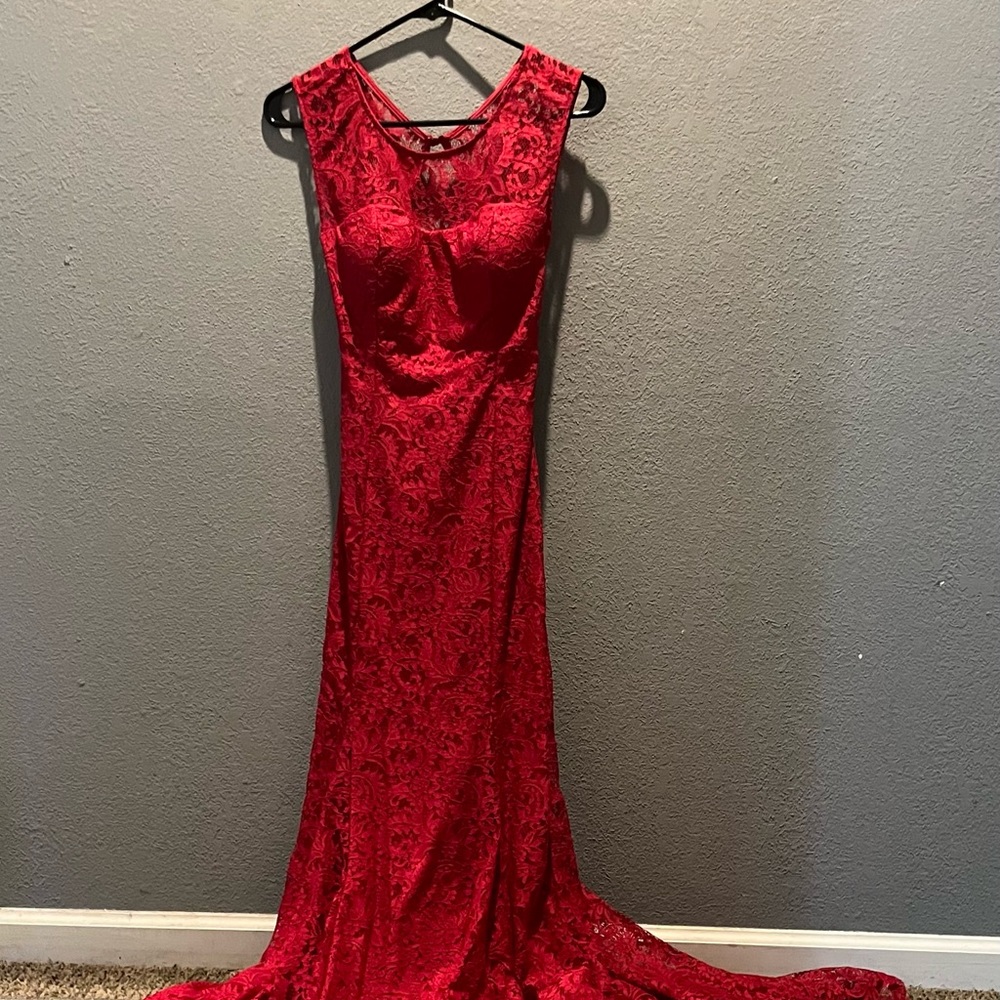 Long beautiful lace prom dress size 2